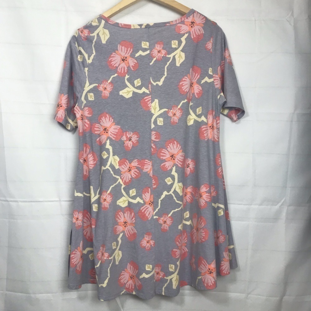 LulaRoe tunic top Sz S flowered Short sleeve - Picture 5 of 5